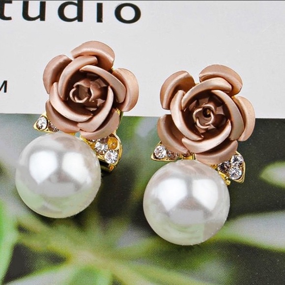 2/$20! Gold w/Champagne Pink Rose/Pearl Earrings - Picture 5 of 9